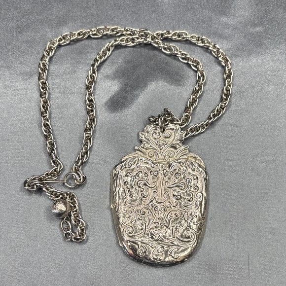 Ornate Silver Pendant Necklace - Picture 1 of 3